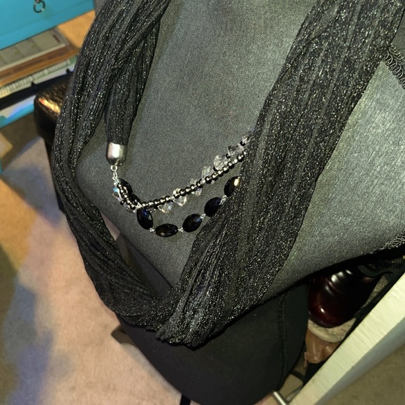 #365 (NWT)Ladies black Scarf with shimmer, had attached silver toned jewelry - Picture 7 of 13